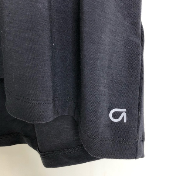 GapFit Black Workout Tank Twisted back - Picture 2 of 6